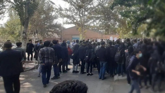 اليوم الـ51 للانتفاضة الوطنية، مظاهرات طلابية وإضراب للبازاريين