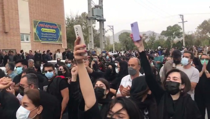 انتفاضة كبرى في مدينتي كرج وأراك درس لا يُنسى لخامنئي وجلاوزته