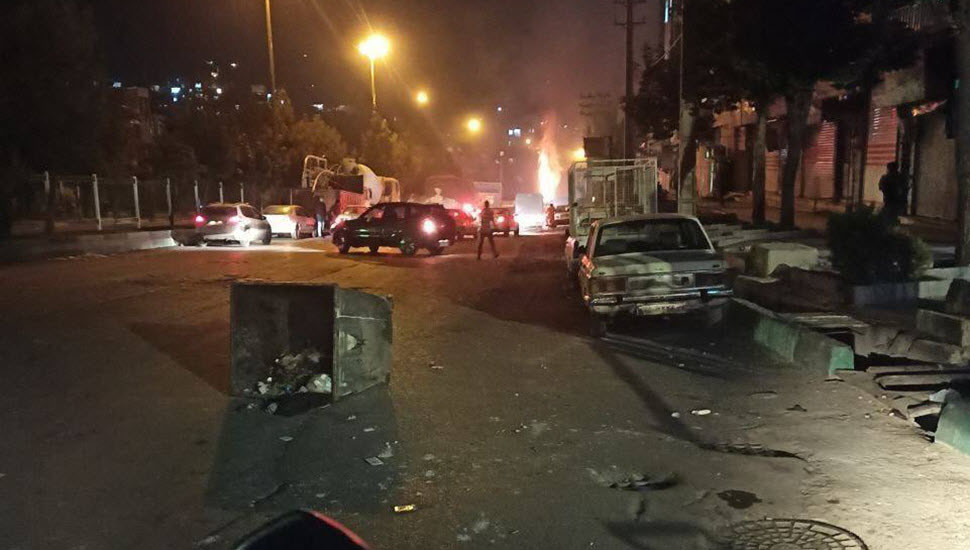 تقريرعن الانتفاضة في يومها الـ 70- إضراب أسواق في مدن مختلفة، مظاهرات ليلية بشعار الموت لخامنئي