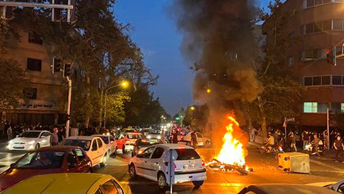 ثورة شعبية في إيران والتركيز على طهران!