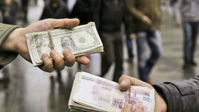 هبوط غير مسبوق في قيمة الريال الإيراني أمام الدولار