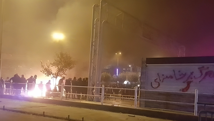 في الليلة الـ 67 من الانتفاضة حراك في مدن إيرانية مختلفة احتجاجا على المجزرة في كردستان