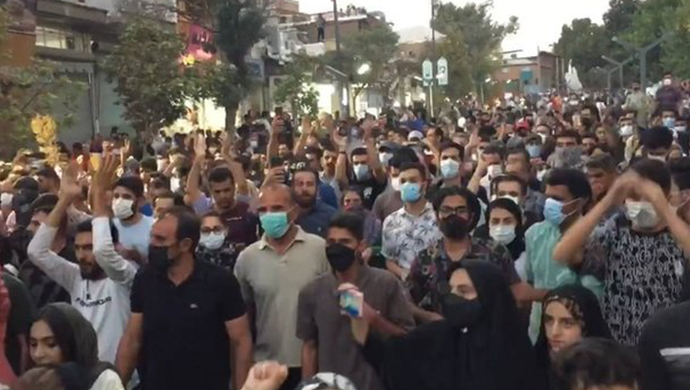 "اللارجعة" هي السمة المميزة للانتفاضة الإيرانية