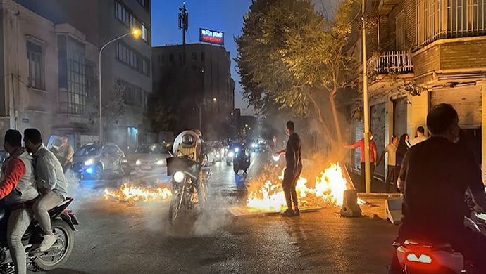 نبذه عن انتفاضة إيران في يومها الـ 72