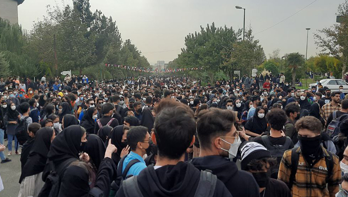 هل انتفاضة الشعب الإيراني عفوية وبلا قيادة؟