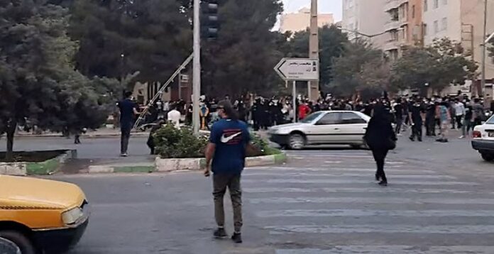 الليلة الـ 57 للانتفاضة، مظاهرات ليلية في طهران وعشرات المدن الأخرى