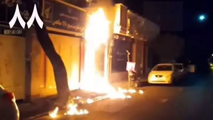 آخر تطورات الانتفاضة - حرق تمثال قاسم سليماني وقواعد للباسيج- الاثنين 12 ديسمبر