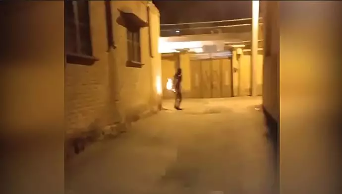 إشعال النار في أكثر من 25 قاعدة قمعية للنظام الإيراني من قبل شباب الانتفاضة