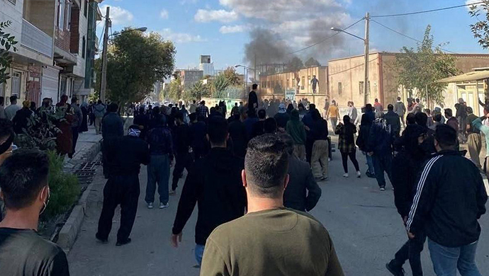 الانتفاضة في يومها الـ 94 - إضرام النار في مراكز القمع وتظاهرات في شيراز والأهواز