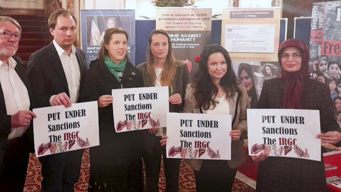 برلمان لوكسمبورغ - زيارة وزراء وبرلمانيون ورئيس بلدية لوكسمبورغ معرض الانتفاضة الإيرانية