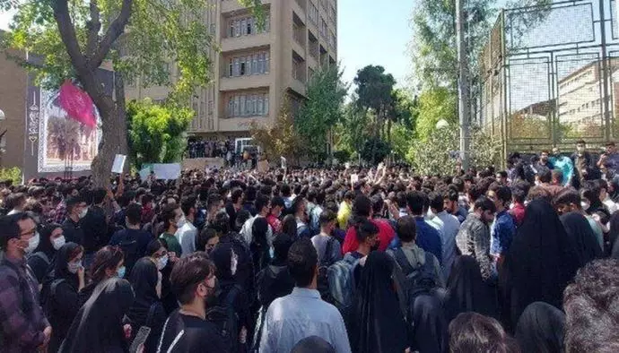 صفحة مشرقة من نضالات الايرانيين 