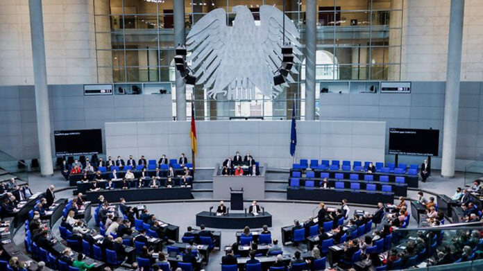 عشرات النواب في البرلمان الألماني يدعون إلى إدراج قوات الحرس للنظام الإيراني في قائمة الإرهاب