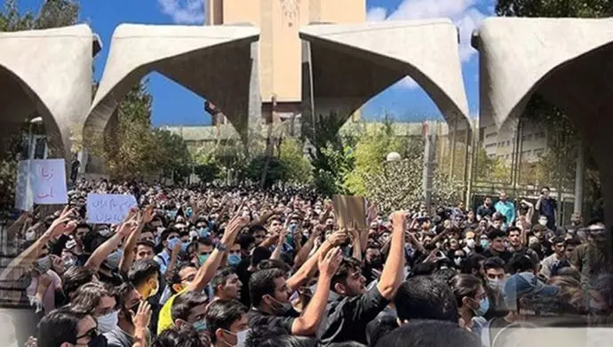 7 ديسمبر؛ يوم الطالب في إيران حديث مقاومة الطلاب الإيرانيين أمام ديكتاتوريتي الشاه والملالي