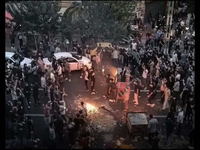 نبذة عن إنتفاضة إيران في يومها