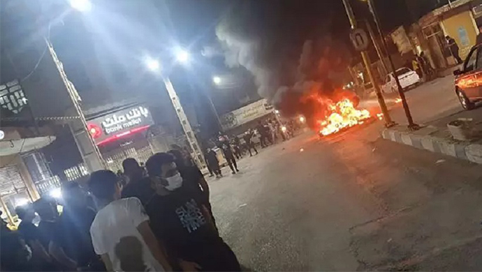 تقرير عن الانتفاضة في يومها الـ 90- إحراق مراكز الباسيج وتظاهرات ليلية بشعارات"الموت لخامنئي"