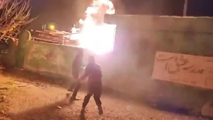 نبذة عن انتفاضة ايران في يومها الـ 90