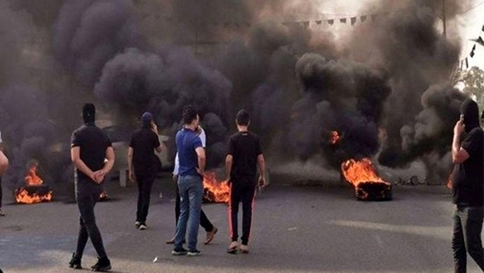 شبان الانتفاضة يشعلون النار في 15 مركزا للقمع، بما في ذلك قواعد للباسيج، في المدن الإيرانية