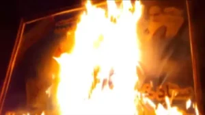 الغضب والنار - إشعال النار في قواعد القمع ورموز النظام في طهران وجميع أنحاء إيران