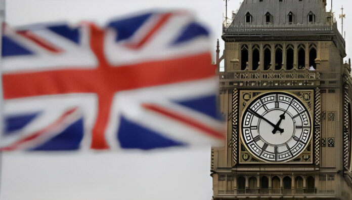 إنجلترا تفرض عقوبات على 10 مسؤولين في النظام الإيراني 