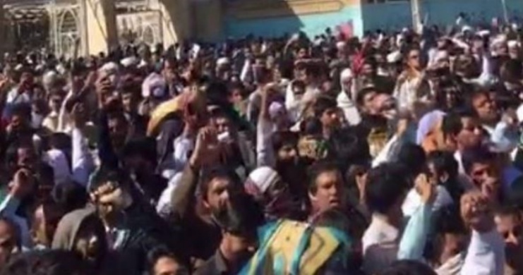 الانتفاضة في يومها الـ 120.. مظاهرات حاشدة في زاهدان بشعار لانظام الشاه ولا ولاية الفقيه بل الديمقراطية والمساواة – الجمعة 13 يناير