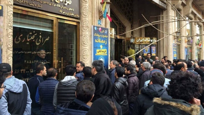 لو فيغارو: عقوبات على 15 مصرفا تابعا لحرس النظام الإيراني في العراق ونظرة قاتمة لقيمة الريال