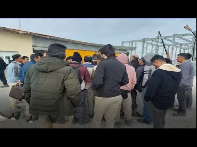 مظاهرات لأهالي كاليكش في محافظة كلستان بمناسبة استدعاء رجل الدين السني مولوي محمد حسين كركيج