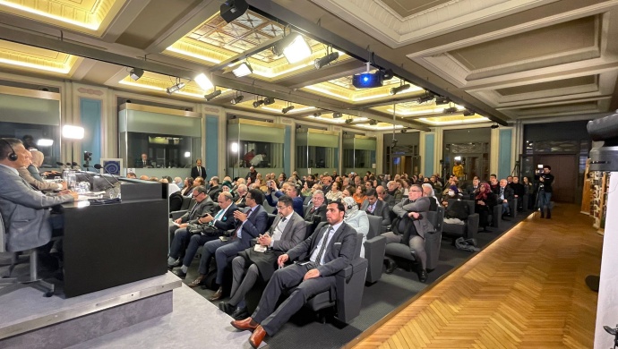 الجار الله يدعو العالم العربي لمساندة الانتفاضة الايرانية