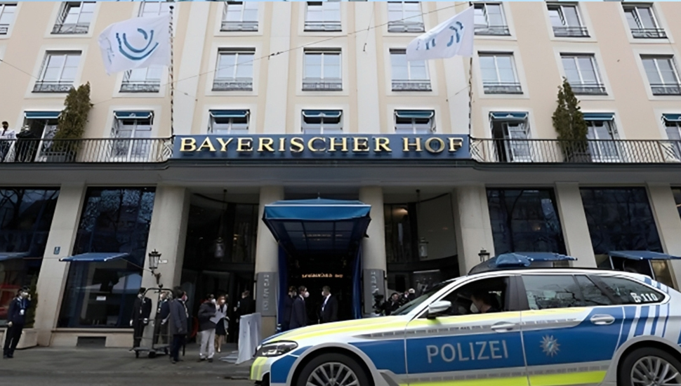 مؤتمر ميونيخ للأمن - دعوة نجل الشاه وغياب المعارضة