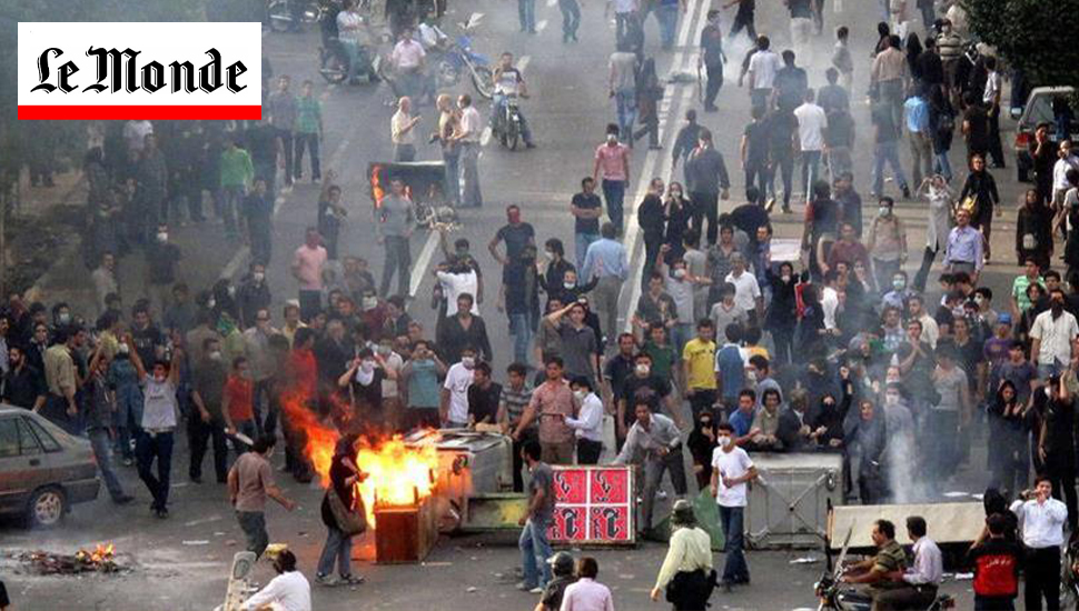 لوموند: إيران تعيش حالة "الهدوء قبل العاصفة"