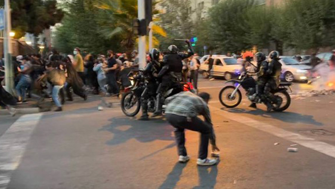 واشنطن بوست: بعد 4 أشهر من الانتفاضة الإيرانية، لا يزال المتظاهرون في الشوارع