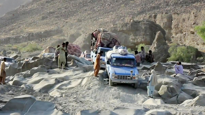 قوات النظام الإيراني تقتل 5 من ناقلي الوقود في إيرانشهر