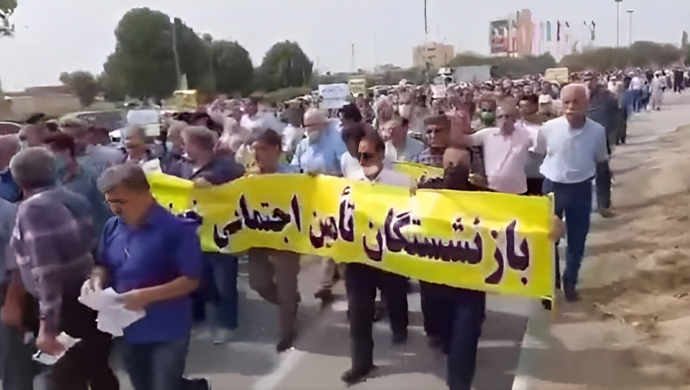 تجمعات احتجاجية للمتقاعدين في عدة محافظات إيرانية