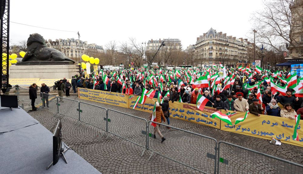 نشطاء إيراني في أوروبا يروجون للديمقراطية ويواجهون الروايات الملكية