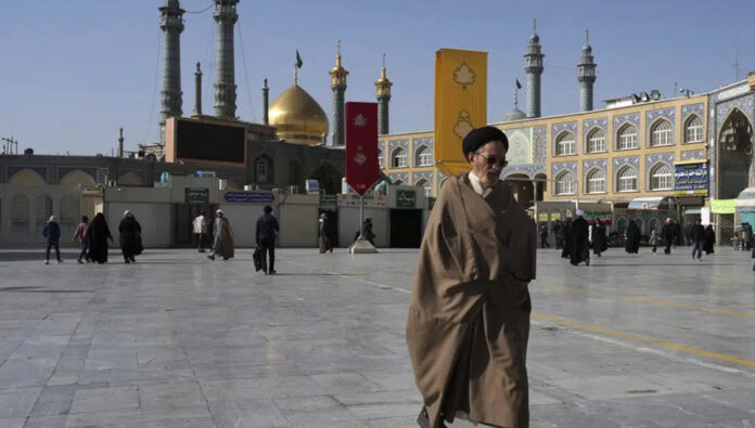 أسوشيتدبرس الدعوات للتغيير في إيران تصل حتى إلى قلب قم