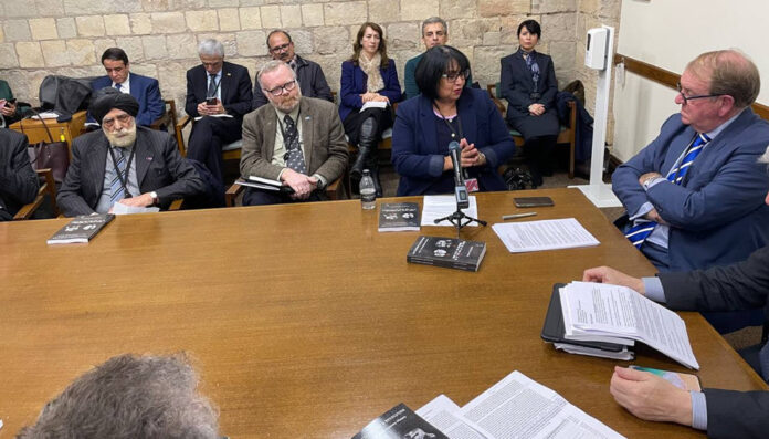 بیان صحفی للجنة البريطانية الشعب الإيراني يرفض الشاه والملالي