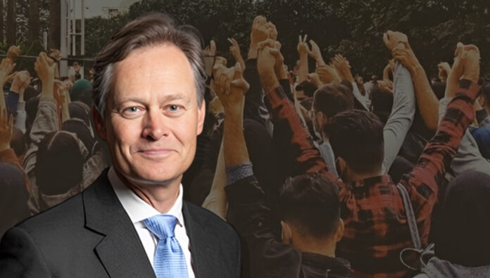 ماثيو أوفورد - في ذكرى الإطاحة بديكتاتورية الشاه ، يقف الرجال والنساء الشجعان ضد أحد أكثر الأنظمة شراً في العالم