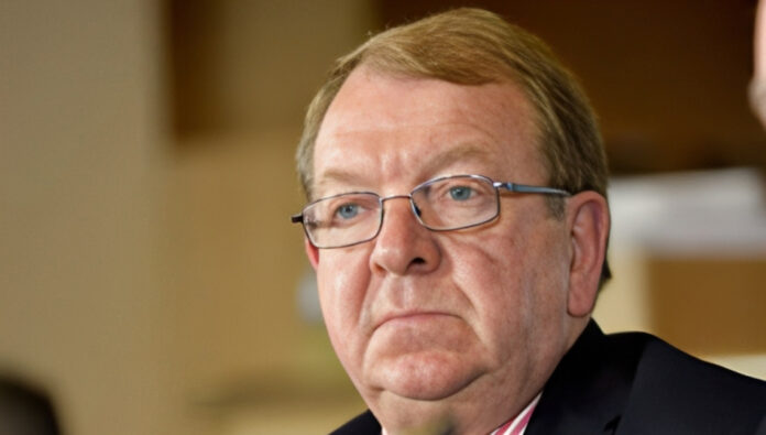 ستروان ستيفنسون - يجب عدم استبدال الملالي المستبدين في إيران بابن الشاه المخلوع  