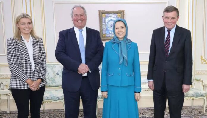 لقاء السيدة مريم رجوي مع السيدین ديفيد جونز وبوب بلاكمان، عضوي مجلس العموم البريطاني 