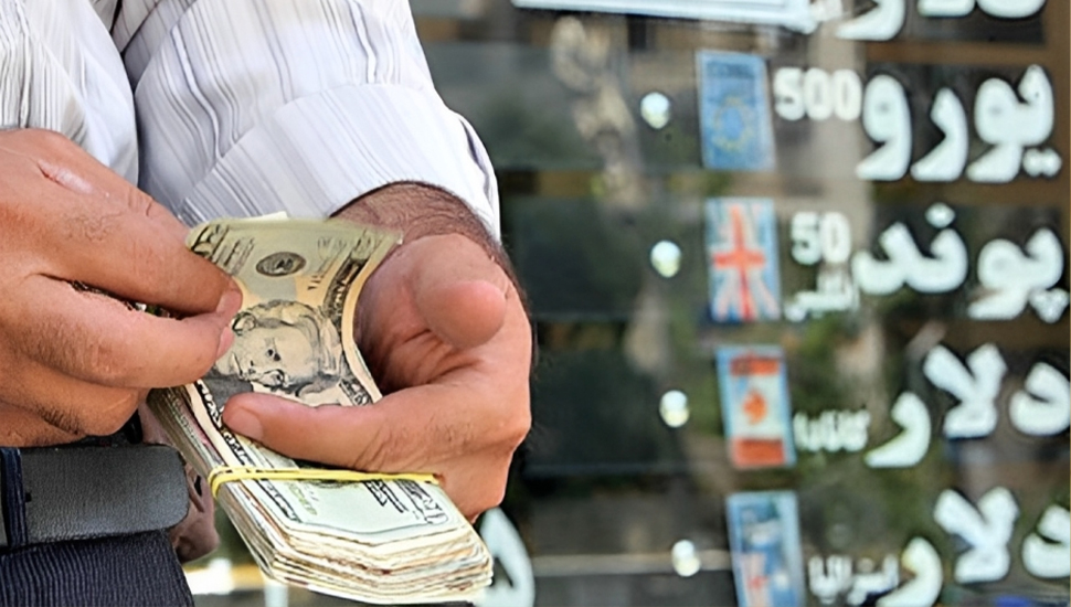 استمرار هبوط قيمة الريال ووصول قيمة الدولار إلى حد 55 ألف تومان! 