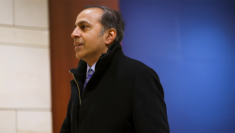 عضو ديمقراطي في مجلس النواب: الجيش الأمريكي لن يغادر سوريا 