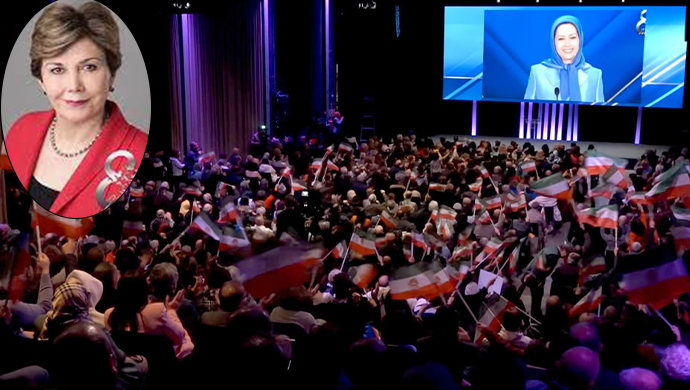 تشافيز تنتقد مقترحات العودة لحكم الشاه