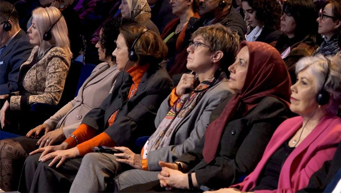 نورت گلوبال: معارضو آيات الله يتعهدون بأن المرأة الإيرانية ستحول البلاد إلى جمهورية ديمقراطية