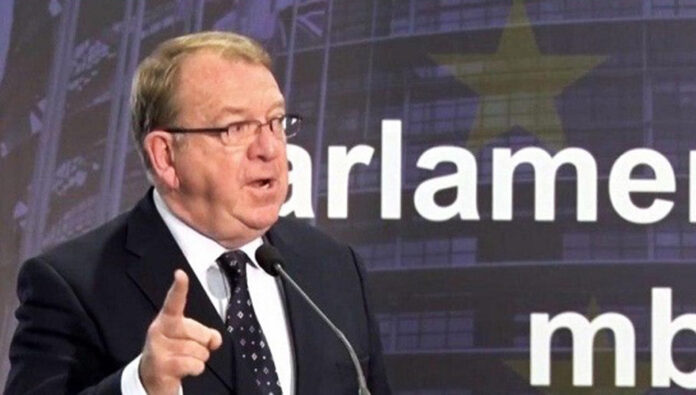 ستروان ستيفنسون: هناك أدلة متزايدة على أن الحرس تقف وراء الهجمات بالغاز السام