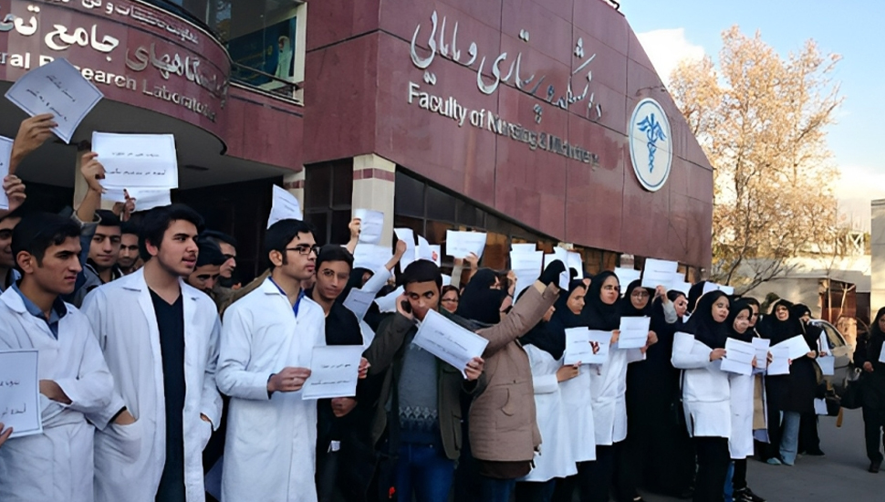 تجمعات احتجاجية للممرضین والممرضات في الأهواز وشيراز وقزوين