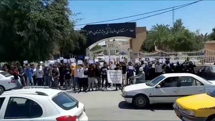 دهلران - تجمع شعبي احتجاجا على اعتقال 4 مواطنين بهذه المدينة