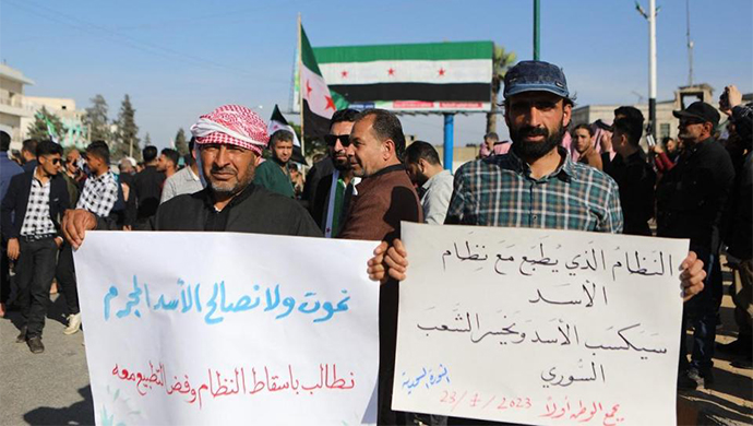 سوريون يحتجون على التطبيع مع الأسد