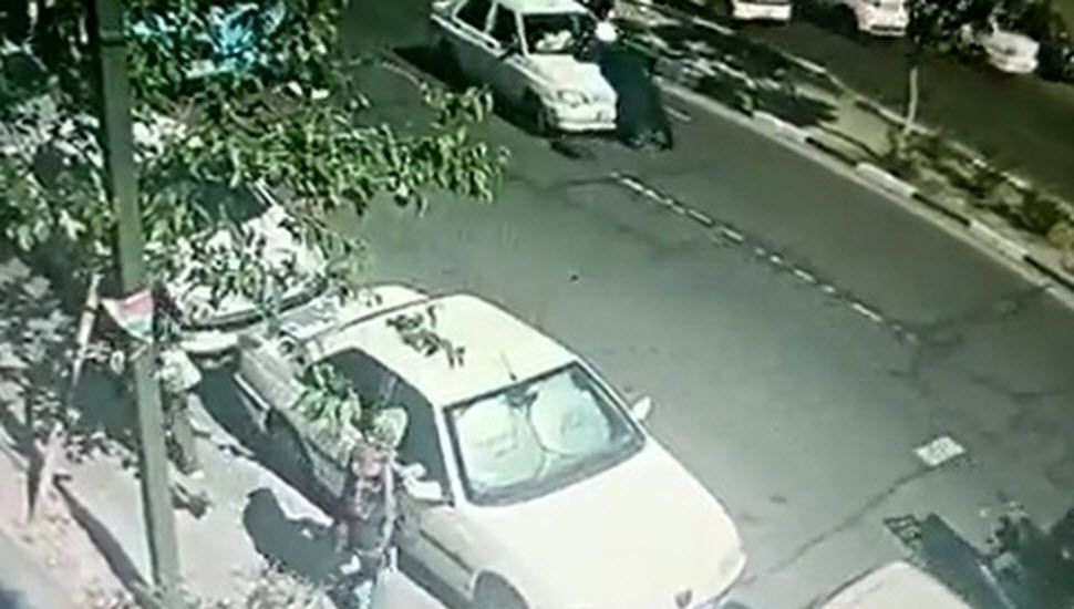 دهس أحد الملالي على يد مواطن مستاء