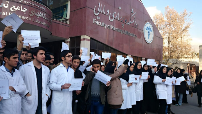 تجمعات احتجاجية للممرضین والممرضات في الأهواز وشيراز وقزوين 