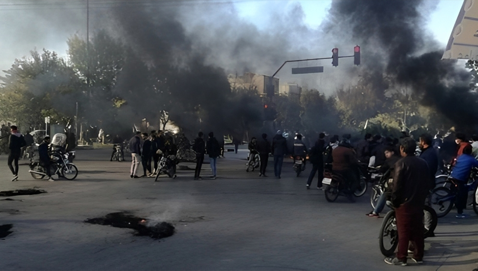 ليلة أصفهان وطهران المضطربة احتجاجاً على آلة الإعدام 