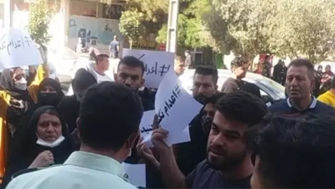 مظاهرات أمام سجن كرج واعتداء عناصر القمع على عوائل السجناء